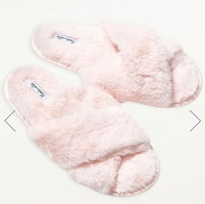 New Splendid faux fur pink slippers